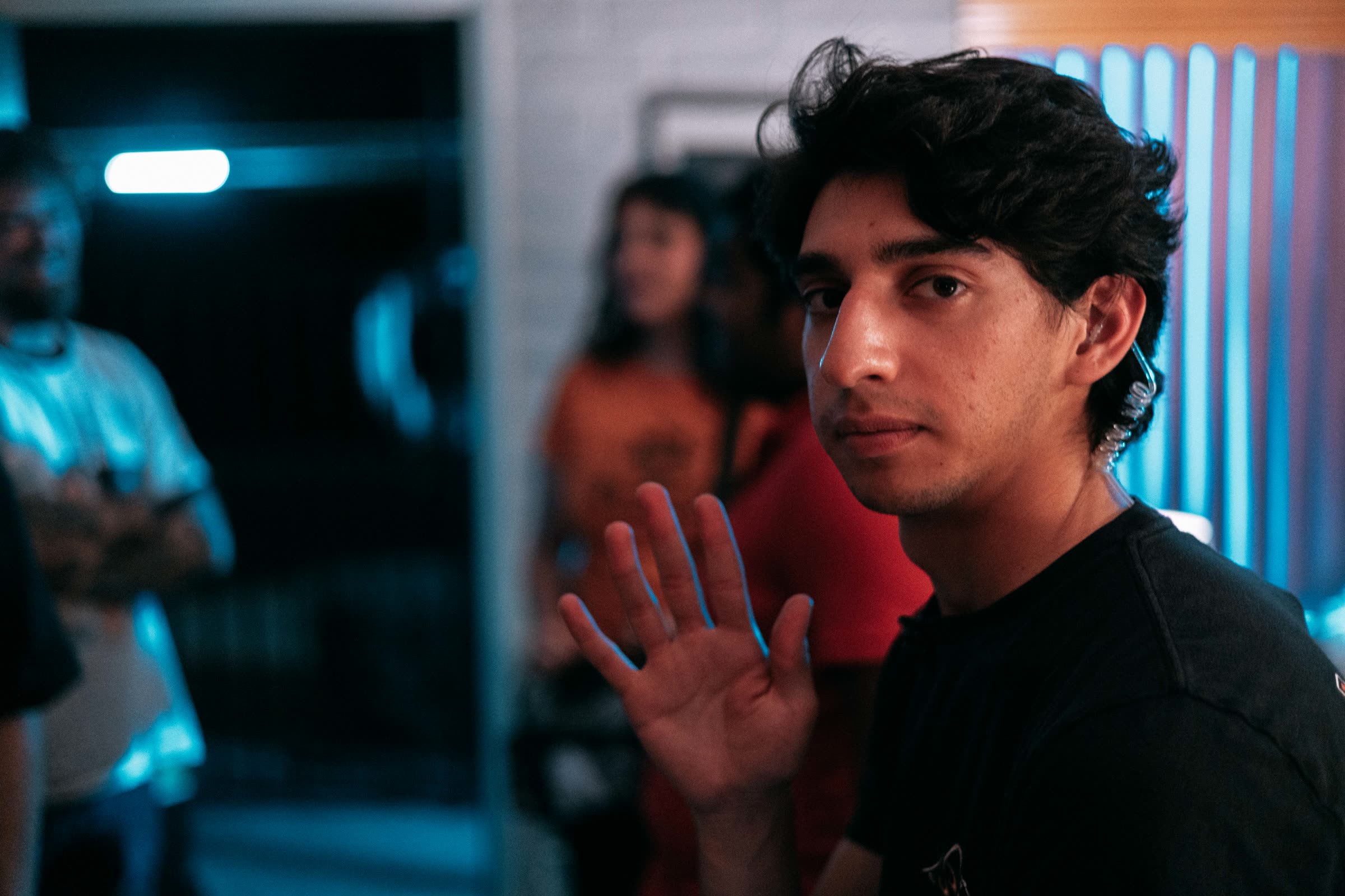 HAND behind the scenes 10